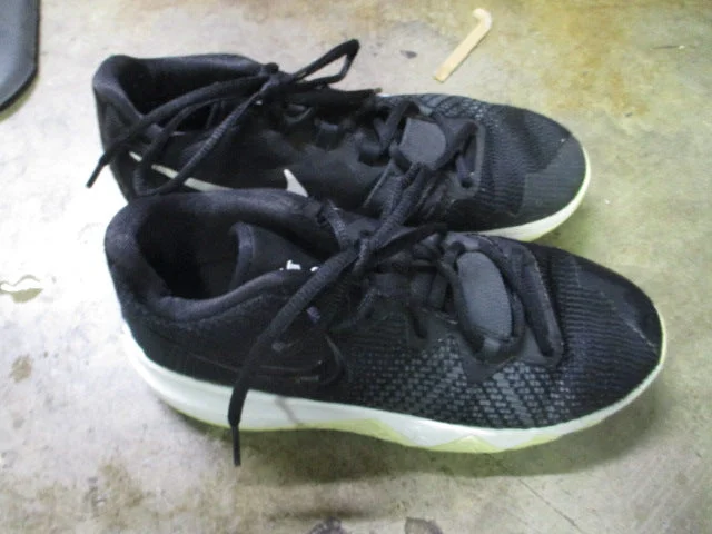 Basketball Shoes For Event Merchandise-Used Nike Kyrie Irving Basketball Shoes Size 6