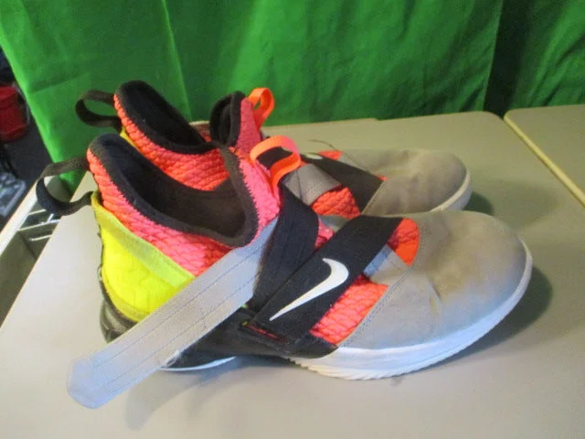 Basketball Shoes For College Custom Orders-Used Nike Lebron Basketball Shoes Size 7Y