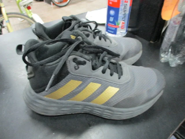 Basketball Shoes With Breathable Technology-Used Adidas Light motion Size 3 Shoes