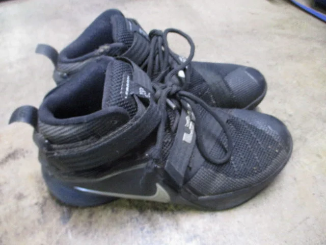 Basketball Shoes With Heel Support-Used Nike Lebron James Black Basketball Shoes Size 5.5