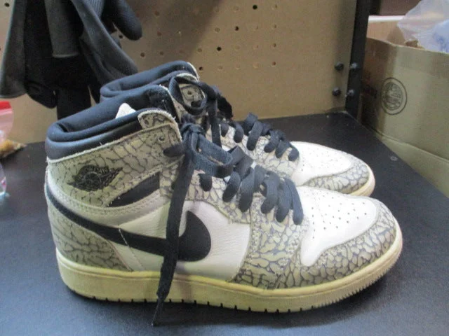 Basketball Shoes For Comfortable Fit-Used Nike Air Jordan 1 Retro Shoes Size 5.5